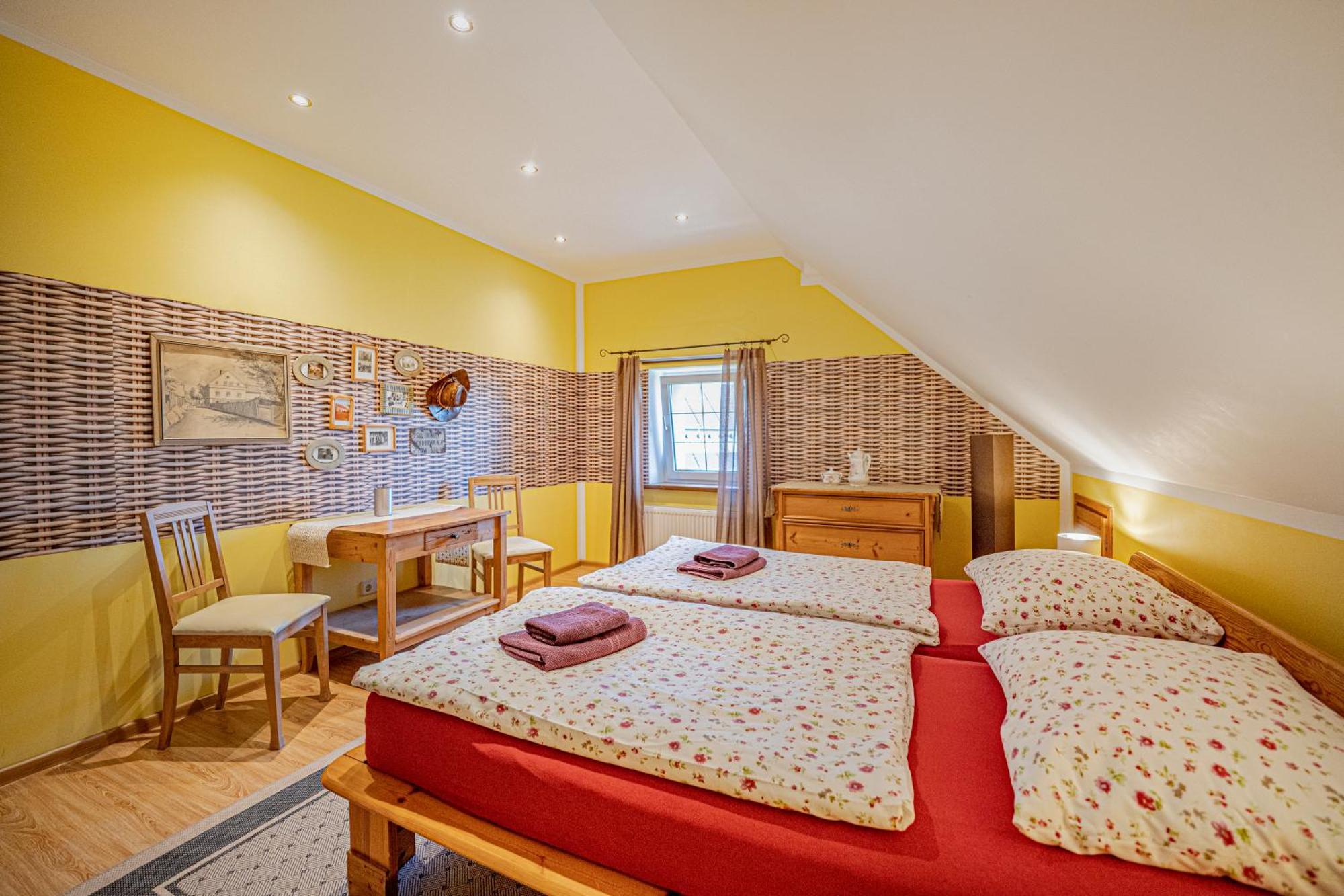 Dom Ogrodnika Apartment Jezow Sudecki Luaran gambar