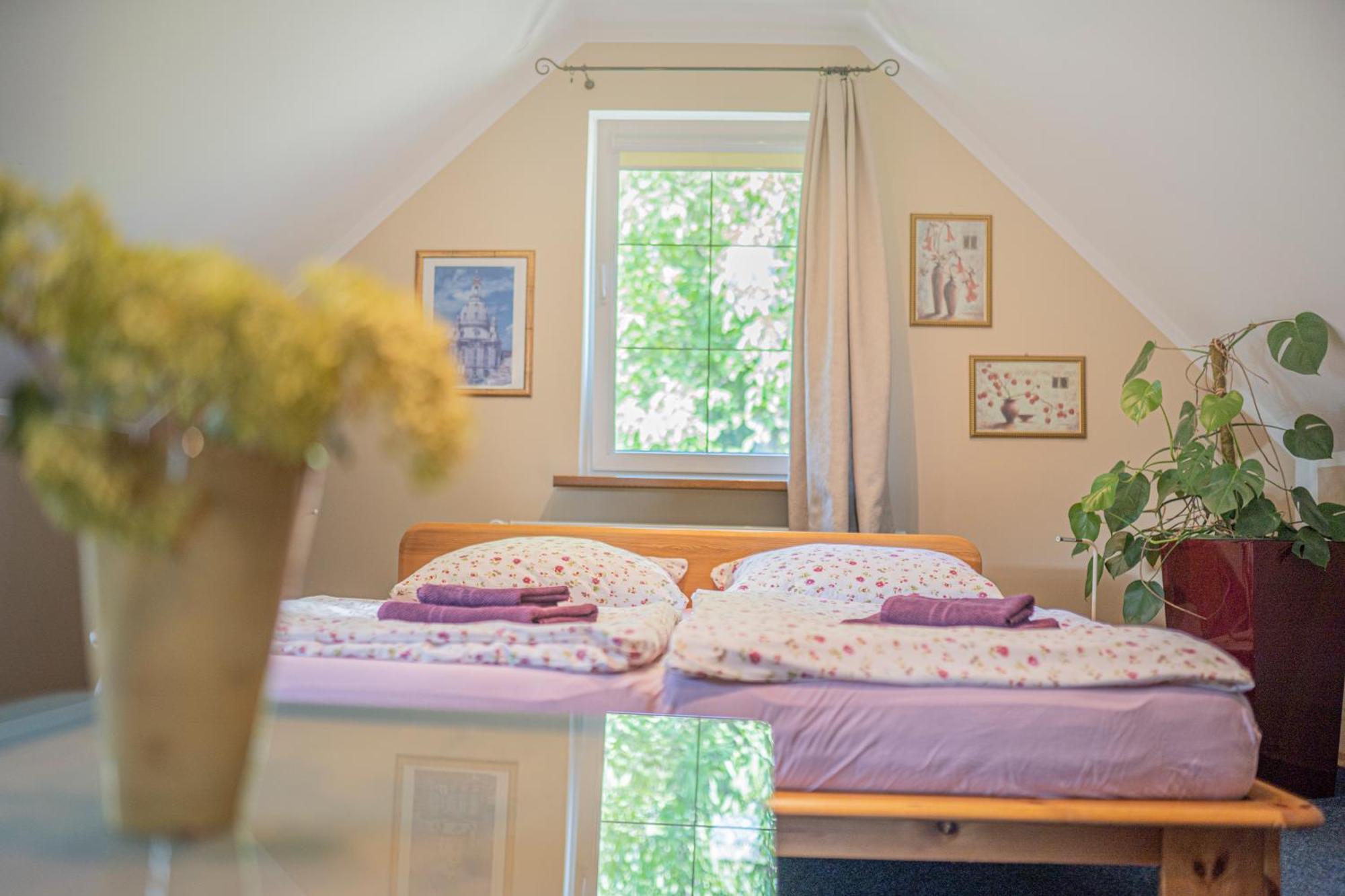 Dom Ogrodnika Apartment Jezow Sudecki Luaran gambar